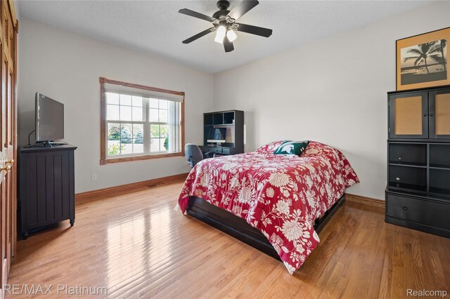 8922 Mcclements Rd, Brighton, MI 48114 - bedroom with wood finished floors and ceiling fan