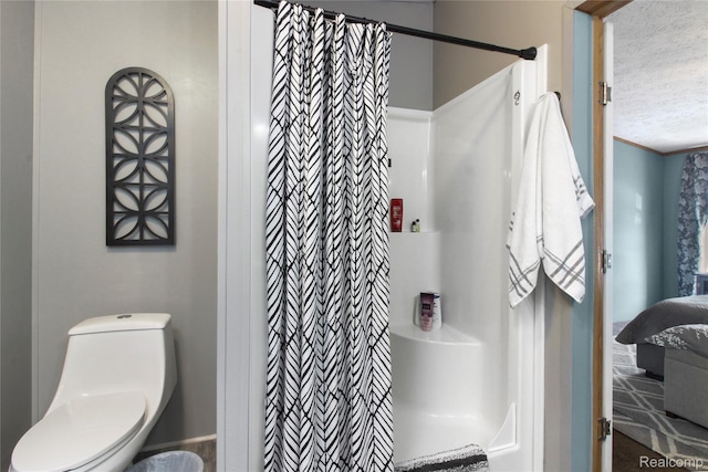 13482 Pear St, Carleton, MI 48117 - full bathroom featuring a shower with curtain and toilet