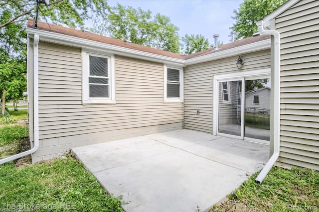 1372 S Packard Ave, Burton, MI 48509 - view of patio / terrace