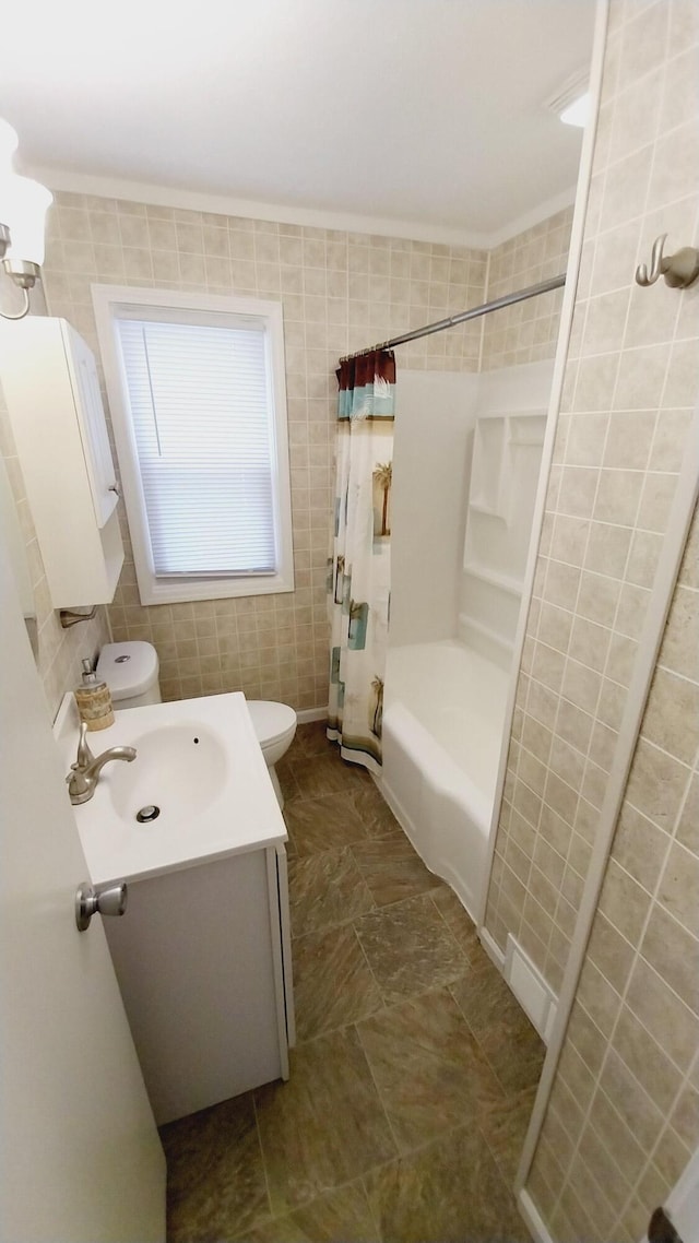 1418 Stamford Ave, Kalamazoo, MI 49048 - bathroom with vanity, shower / bath combo with shower curtain, and tile walls