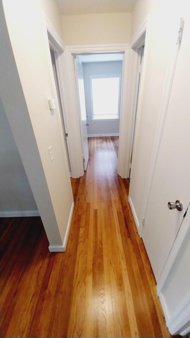 1418 Stamford Ave, Kalamazoo, MI 49048 - hallway featuring baseboards and light wood-type flooring