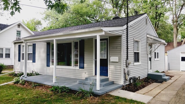 1418 Stamford Ave, Kalamazoo, MI 49048 - view of front facade featuring covered porch, a chimney, and a shingled roof