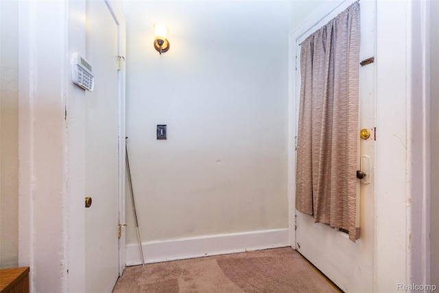 318 Chandler St, Detroit, MI 48202 - corridor featuring light colored carpet