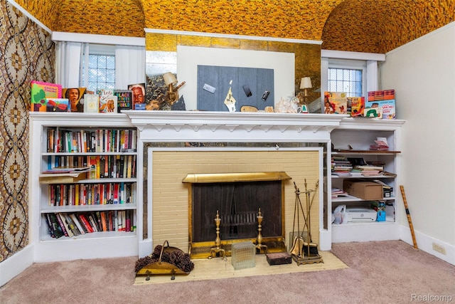 318 Chandler St, Detroit, MI 48202 - detailed view of carpet and a brick fireplace