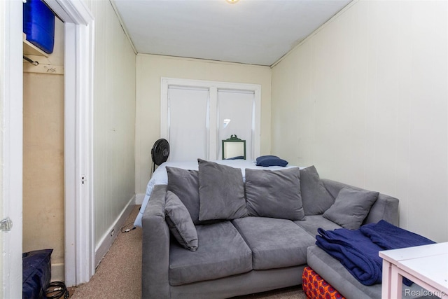 318 Chandler St, Detroit, MI 48202 - living area featuring carpet floors