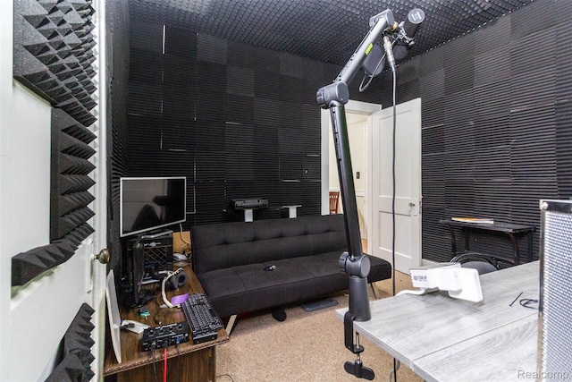 318 Chandler St, Detroit, MI 48202 - home office with carpet flooring