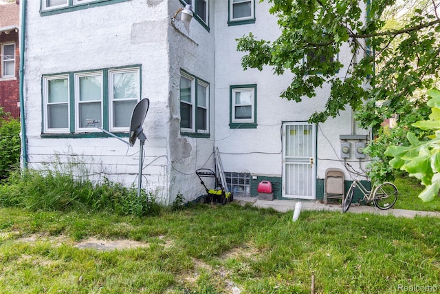 318 Chandler St, Detroit, MI 48202 - view of property exterior with stucco siding