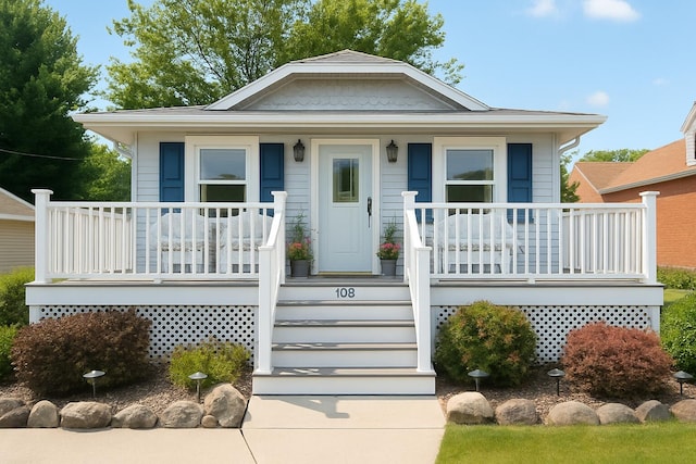 108 S Berrien St, New Buffalo, MI 49117 - bungalow featuring covered porch
