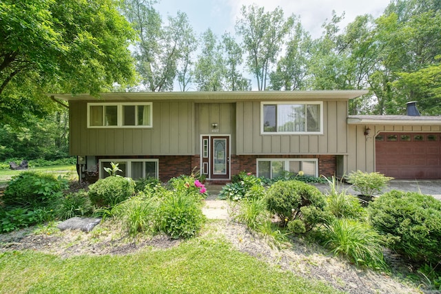 4787 Hooks Mill Rd, Adrian, MI 49221 - split foyer home with a garage