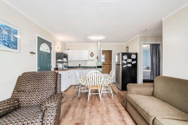 10913 E Houghton Lake Dr, Houghton Lake, MI 48629