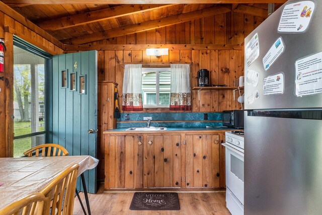 10913 E Houghton Lake Dr, Houghton Lake, MI 48629