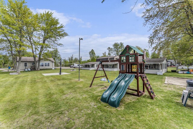 10913 E Houghton Lake Dr, Houghton Lake, MI 48629