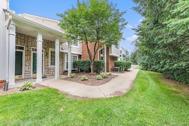 6548 Shetland Ct, Shelby Twp, MI 48316 - view of green lawn