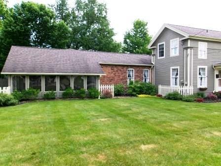 44 N Main St, Quincy, MI 49082 - view of front facade with a front lawn