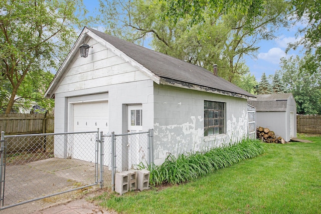 8464 E Michigan Ave, Galesburg, MI 49053 - detached garage featuring a gate