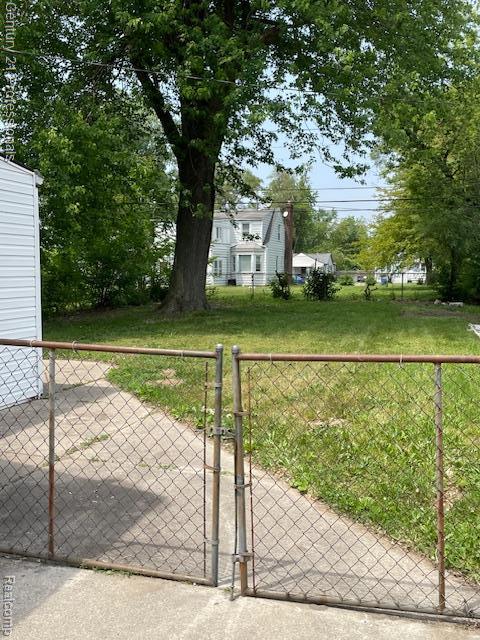 2135 Jarvis Ave, Warren, MI 48091 - view of yard featuring a gate