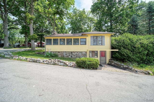 5027 Belemere Ct, Manitou Beach, MI 49253 - view of front of home