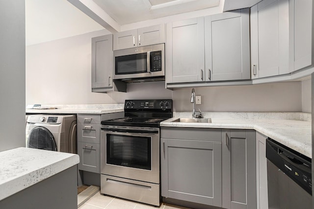 3539 Kenbrooke Ct, Kalamazoo, MI 49006 - kitchen featuring stainless steel appliances, gray cabinetry, washer / dryer, and light countertops