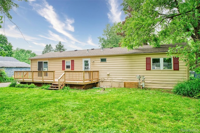 5806 Commanche Ln, Howell, MI 48843 - rear view of property featuring a wooden deck and a lawn