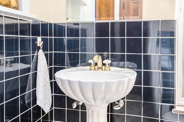1506 Shadford Rd, Ann Arbor, MI 48104 - bathroom with tile walls and a sink