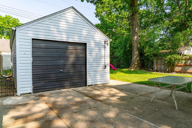 4211 Oakshire Ave, Berkley, MI 48072 - detached garage with driveway