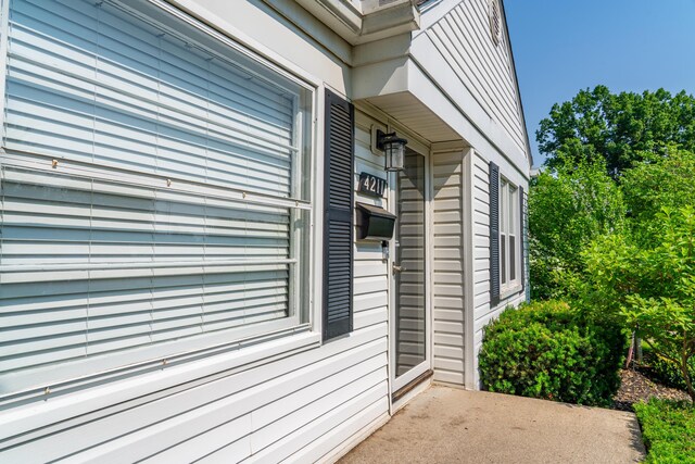 4211 Oakshire Ave, Berkley, MI 48072 - view of side of home