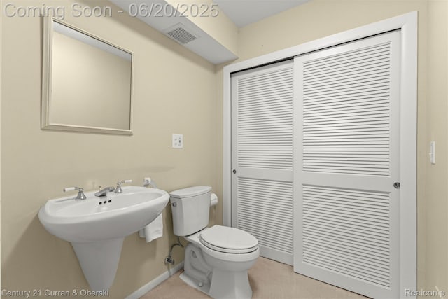 3150 Wellington Ct, West Bloomfield, MI 48324 - bathroom featuring toilet and baseboards