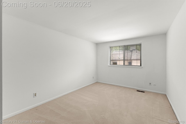 3150 Wellington Ct, West Bloomfield, MI 48324 - unfurnished room with carpet flooring and baseboards