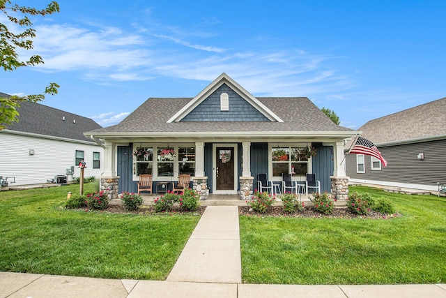 964 Everett Pkwy, South Haven, MI 49090 - craftsman-style house with a porch and a front yard