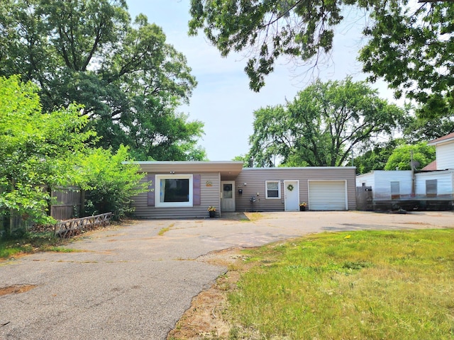 254 Holly St SW, Grand Rapids, MI 49548 - single story home featuring asphalt driveway and a garage