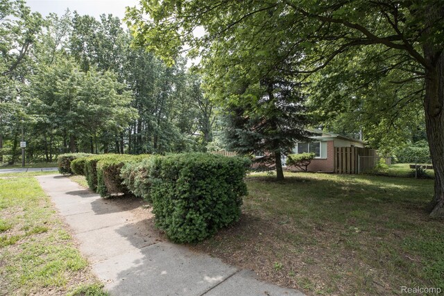 6580 Troy St, Southgate, MI 48180 - view of yard