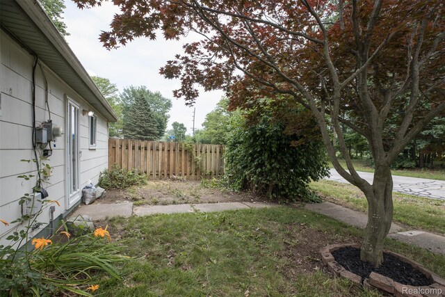 6580 Troy St, Southgate, MI 48180 - view of yard