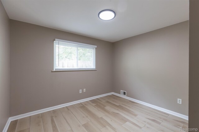 6580 Troy St, Southgate, MI 48180 - empty room featuring light wood-style floors