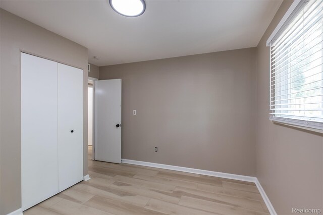6580 Troy St, Southgate, MI 48180 - unfurnished bedroom featuring light wood-style floors and a closet