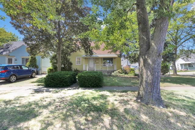 3112 Bailey Ave, Lincoln Park, MI 48146 - view of front of house featuring a front yard