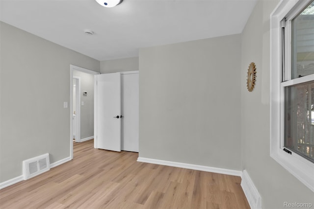 3112 Bailey Ave, Lincoln Park, MI 48146 - empty room featuring light wood finished floors and a smoke detector