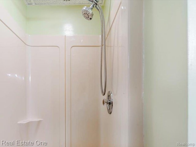 871 Vanderpool Dr, Troy, MI 48083 - bathroom view of a shower