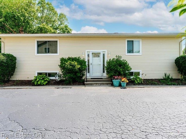 871 Vanderpool Dr, Troy, MI 48083