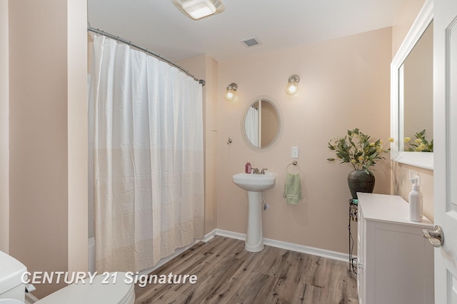 2942 Harrison St, Saginaw, MI 48604 - bathroom with wood finished floors and shower / bath combo
