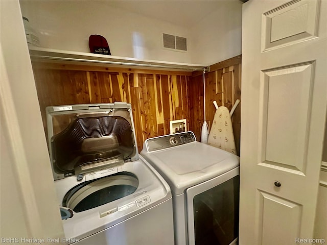 403 N Oak St, Durand, MI 48429 - laundry room with washing machine and dryer