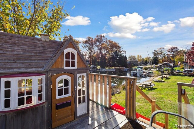 6003 Rolton Ct, Waterford, MI 48329 - wooden deck featuring a yard and an outbuilding