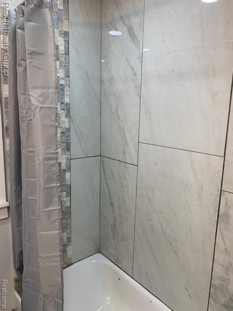 12066 N Martindale St, Detroit, MI 48204 - view of bathroom