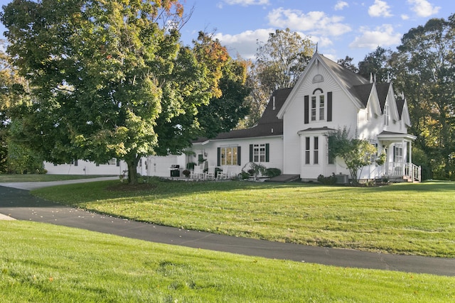 1532 34th St, Allegan, MI 49010 - victorian-style house with a front yard