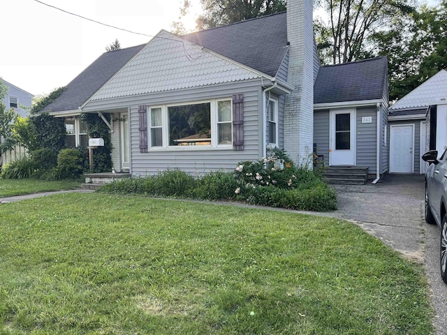 343 Bush Ave, Grand Blanc, MI 48439 - view of front of property with a chimney and a front lawn