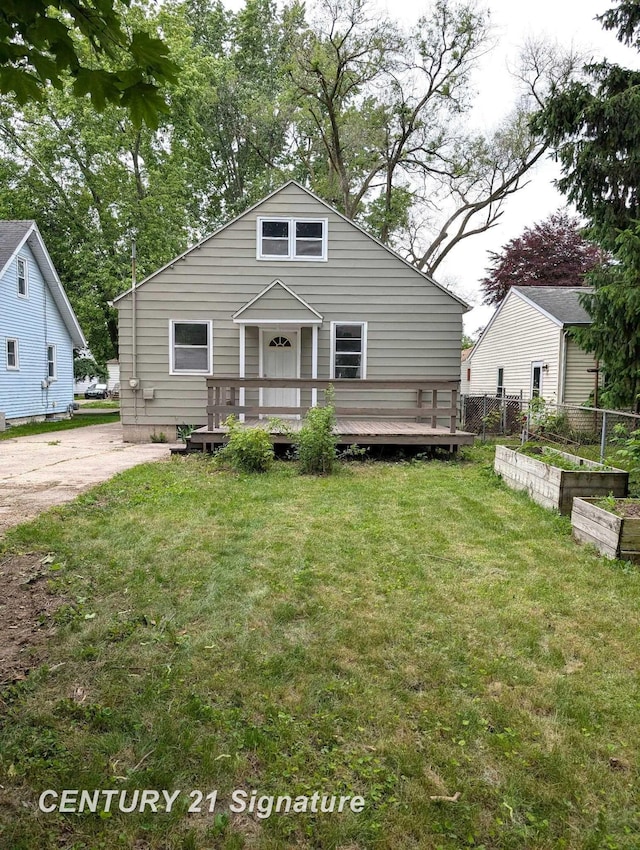 3344 Osler Ave, Saginaw, MI 48602 - bungalow-style house with a deck