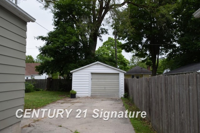 3344 Osler Ave, Saginaw, MI 48602 - detached garage featuring driveway