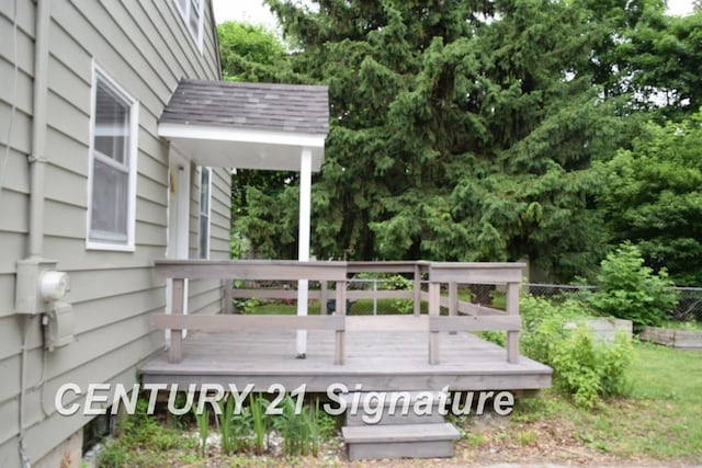 3344 Osler Ave, Saginaw, MI 48602 - view of wooden deck