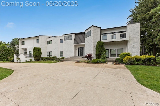 3440 Lone Pine Rd, West Bloomfield, MI 48323 - view of front of home featuring a chimney