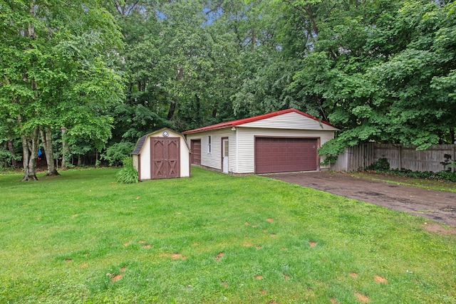 70838 Ridgewood Dr, Edwardsburg, MI 49112 - view of yard with a garage and a storage unit