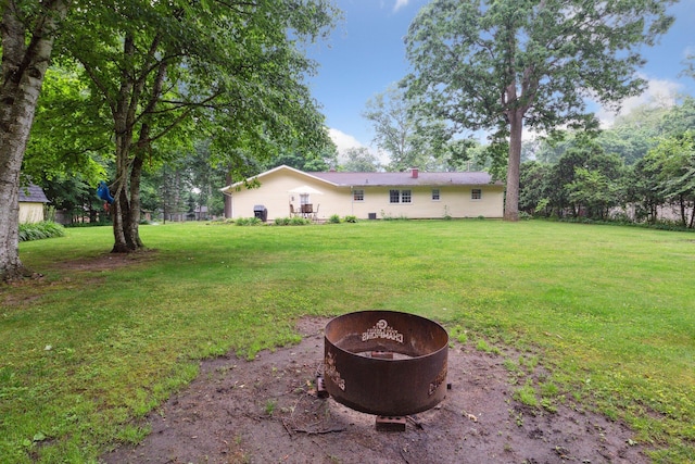 70838 Ridgewood Dr, Edwardsburg, MI 49112 - view of green lawn featuring an outdoor fire pit